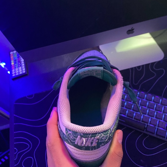 Nike Dunks. - Picture 2 of 5